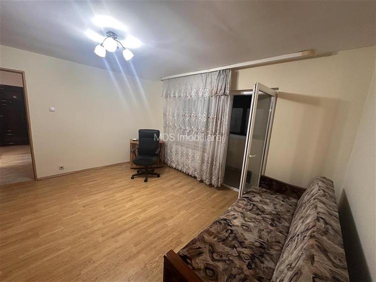 56mp, mobilat si utilat in bloc anvelopat lingă piata Doina - 4