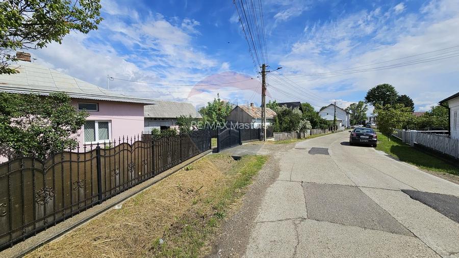 Casă  cu 3 camere, teren intravilan de 1300mp în Ipotești Tișăuți, SV - 24