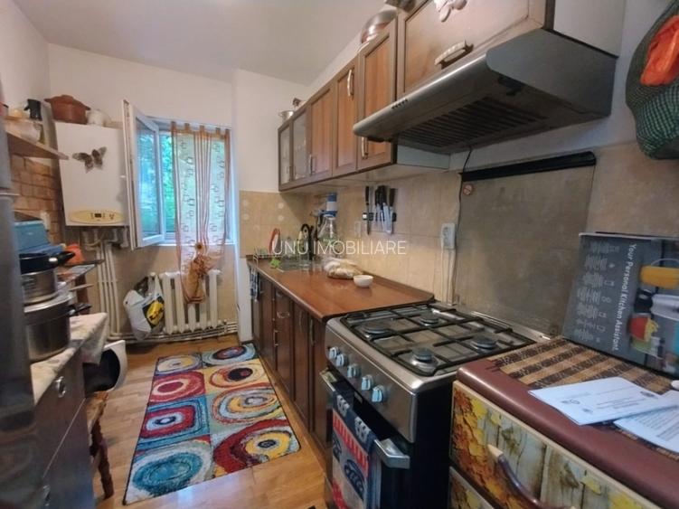 Dacia - Bicaz - 3 camere - mobilat - geam la baie - 11