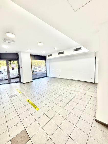 Spațiu Comercial De Vânzare 2 vitrine BLV ION MIHALACHE 121 , SECTOR 1  - 5