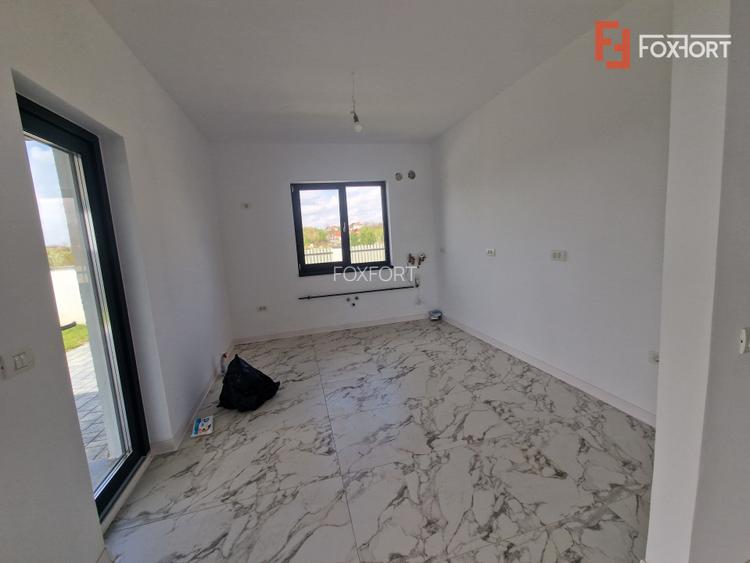 Duplex de vanzare cu 3 camere si teren de 309 mp - Recas - 2