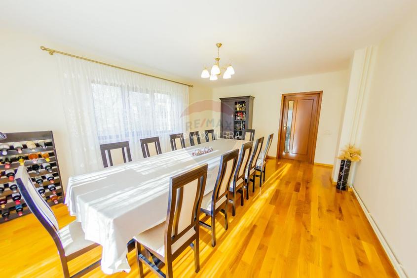 VILA DE LOCUIT/AFACERE CU TEREN GENEROS, DE VANZARE - 27