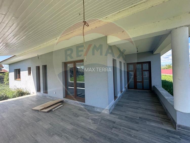 Casă cu 4 camere de vânzare - 3