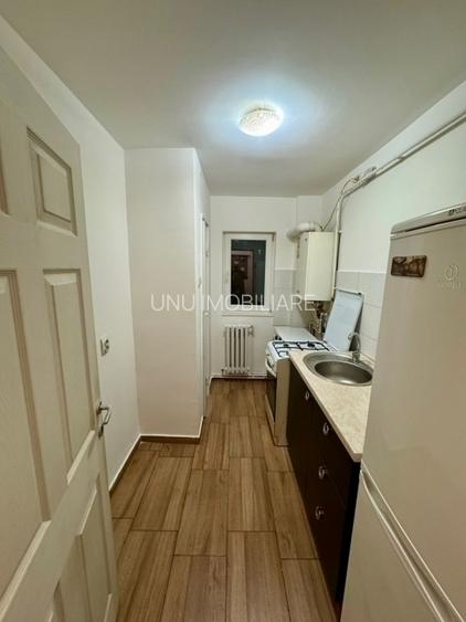 BAZA 3 - 2 CAMERE - ETAJ 2 - BLOC DIN 1980 - RENOVAT - LIBER MUTARE IMEDIATA - 3