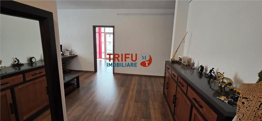 Apartament cu 3 camere,terasa si garaj