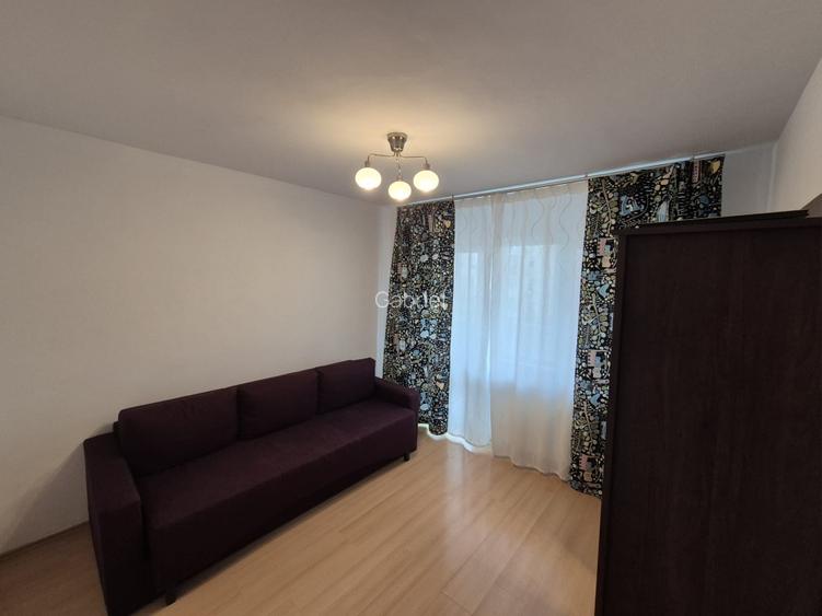 Închiriez apartament 3 camere  - 2