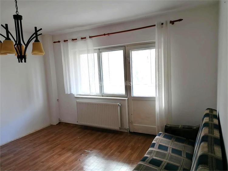 Apartament decomandat cu doua camere zona Calea Bucuresti - 2