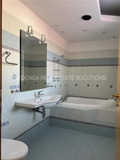 Apartament spatios de 3 camere | Primaverii - 13