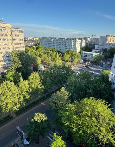 Garsonieră decomandată 32 mp, etaj 10/10, parcare, 1 minut de metrou 1 Decembrie - 8
