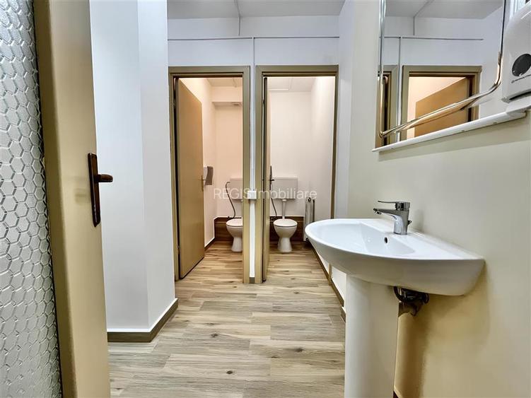 Etaje Renovate in Centrul Civic pentru Birouri de Inchiriat - 12