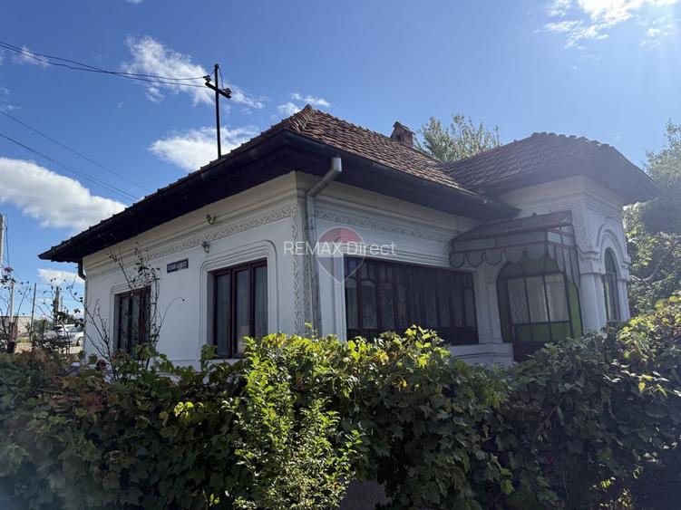 Casă de vânzare cu 6 camere in Câmpulung - zona Sud