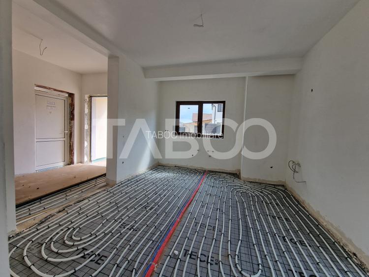 Casa individuala de vanzare cu teren, terasa, garaj si curte Selimbar - 10