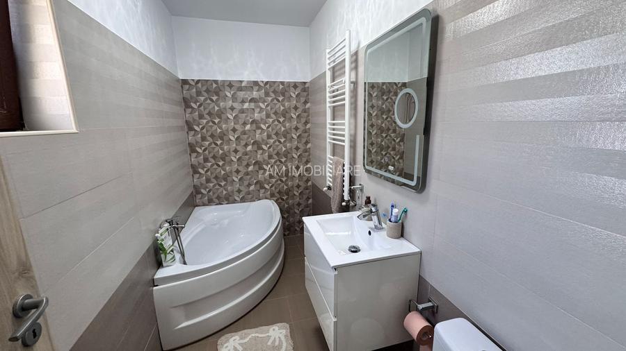 AP. 3 CAMERE, BLOC NOU, CENTRALA, BUCATARIE INCHISA, PARCARE, COMIS 0% - 10