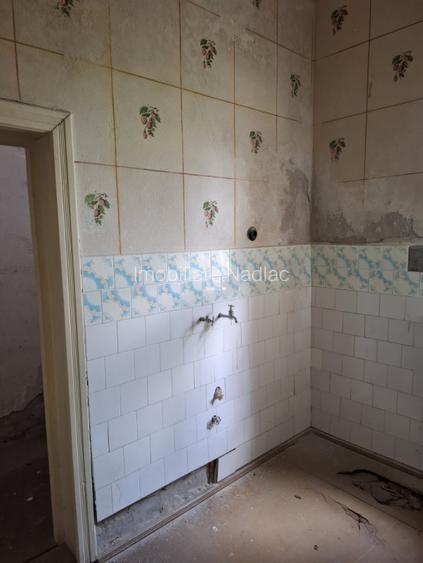 Casa din caramida pentru renovat  3 camere in Nadlac - 10