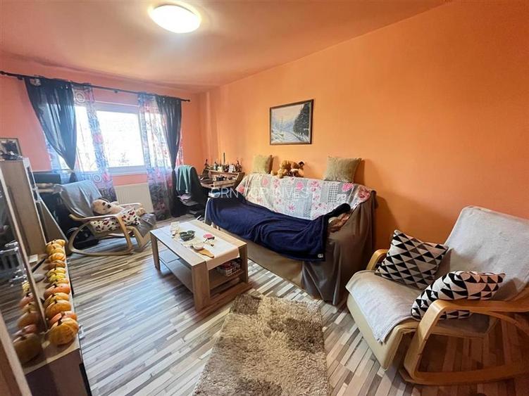 Apartament 3 camere decomandat balcon si pivnita etaj 1 Vasile Aaron - 4