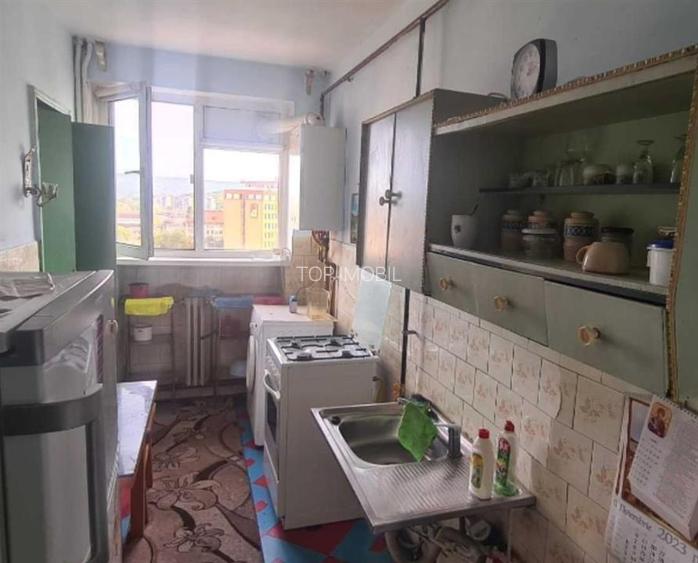 Apartament 2 camere, decomandat- Piata  Nicolina, Podu Ros - 2