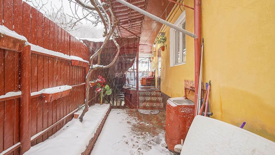 Proprietate cu 2 apartamente și garaj, Schei - 9