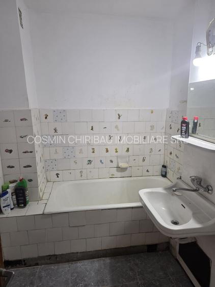 De închiriat apartament 4 camere DC - 18