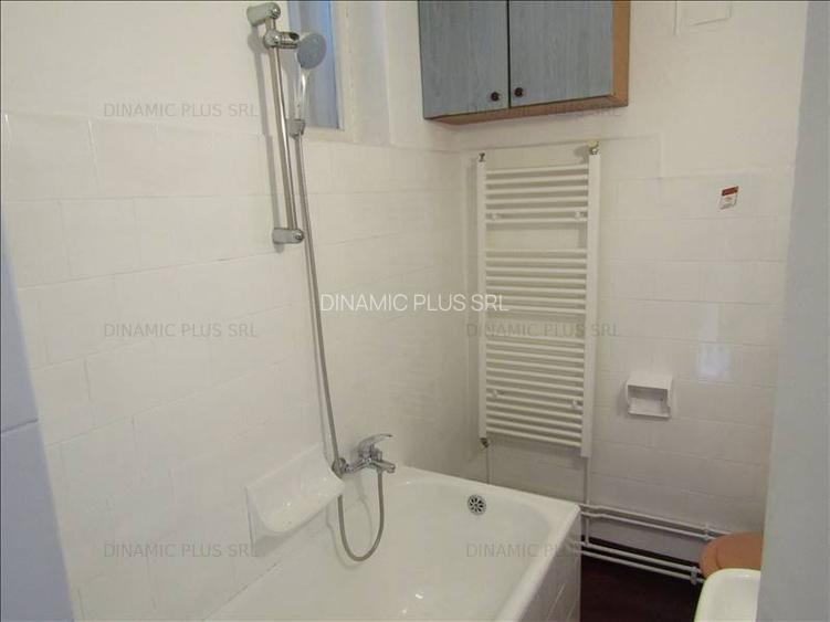 Camera de inchiriat unei studente - 9