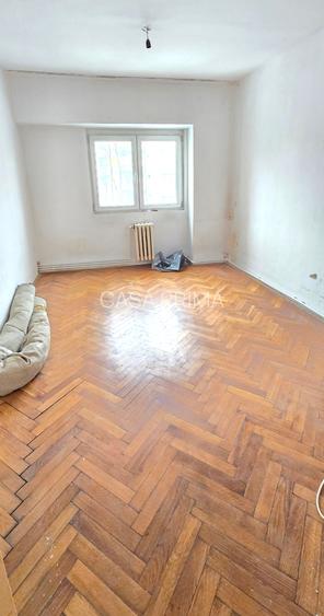 Apartament 3 camere decomandat, 2 bai, balcon inchis, centrala, etaj 1 - 7