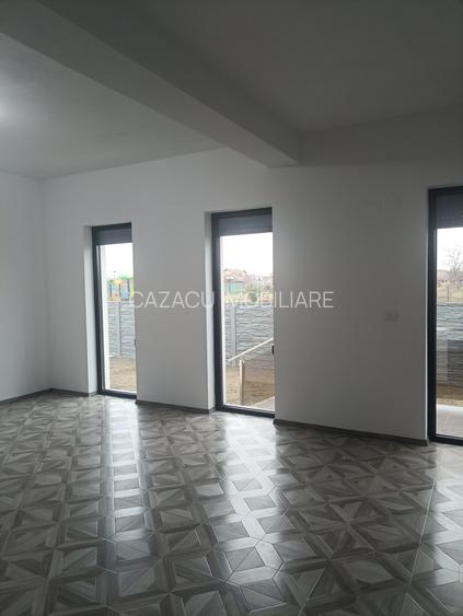 Casa  noua , Parta  pe parter,cu panouri fotovoltaice,la cheie - 2