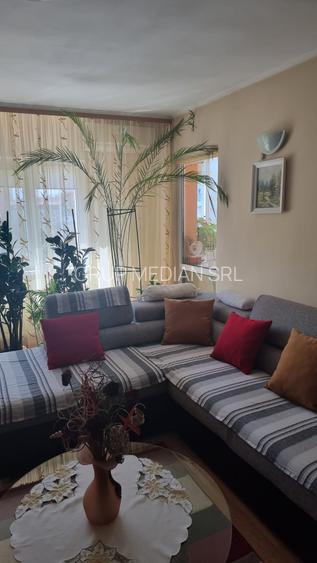 Apartament 3 camere de vanzare - Ostroveni, zona Pieței, decomandat, 71,29 mp - 2