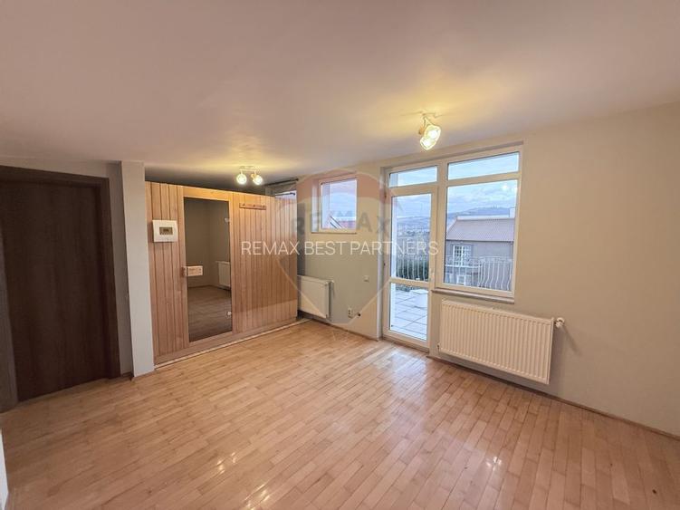 Casă / Vilă de închiriat în  Buna Ziua - 17