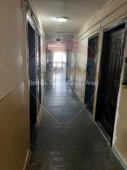 Vand garsoniera zona Vlaicu etajul 3 - 6