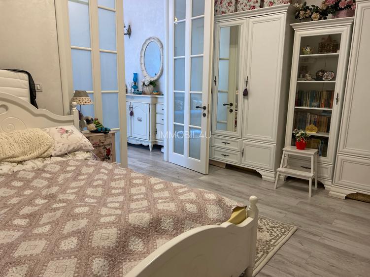 Universitate Metrou, Coltea Spital  la numai 8 minute -  Apartament  in vila - 2