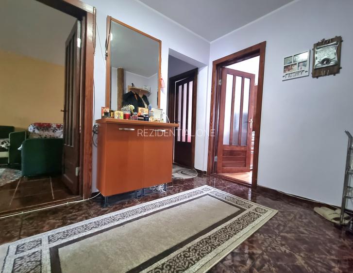 Mioriței, colț cu Banca Națională- Apartament 3 camere decomandate - 2