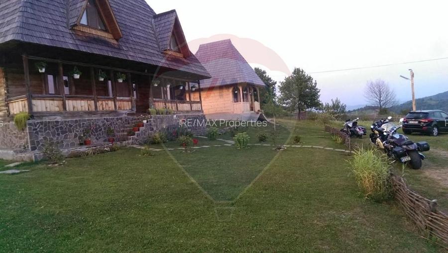 Vanzare 3 case de vacanta si 15750 mp teren, Botiza, Maramures - 3
