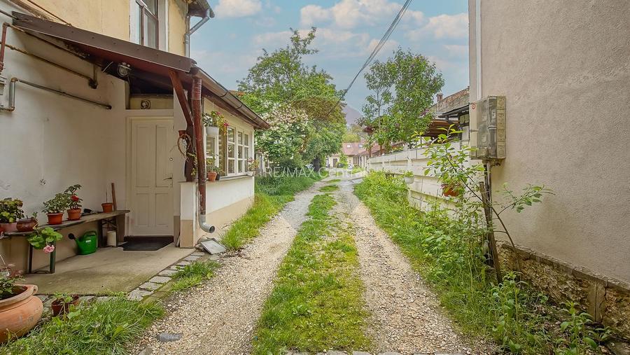 3 camere tip casă, parcare proprie, pod și magazie, Str. Lungă - 19