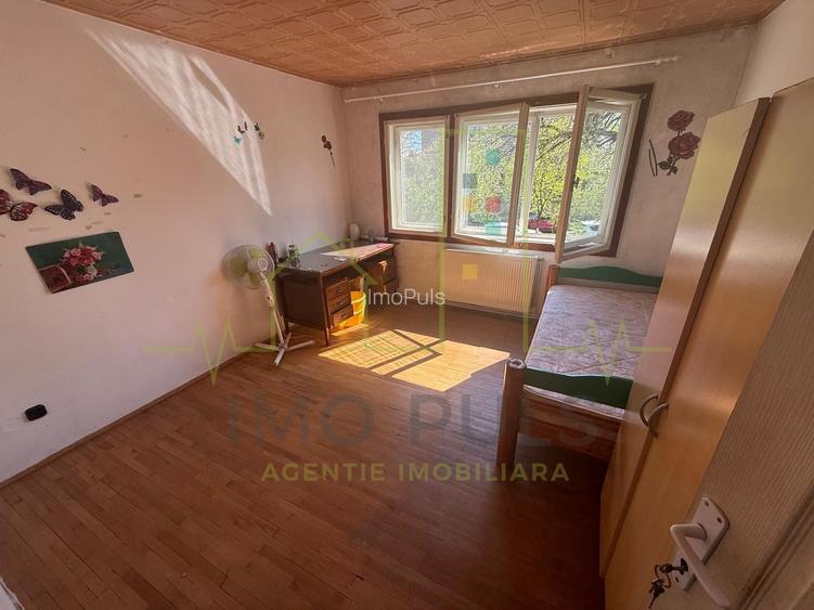 Cetatii. Etaj 1. Centrala proprie. 4 camere transformat in 3 camere decomandat - 4