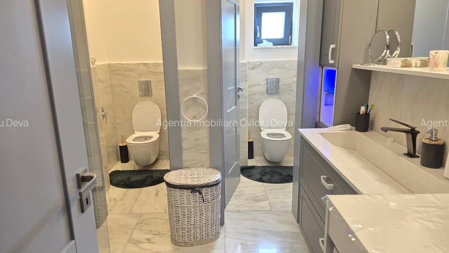 Vand apartament 4 camere deosebit in Deva, bld. Decebal (ultracentral), etaj 1 - 5