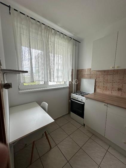 2 cam de închiriat – 60 mp -Bd. Ion Mihalache- Piața Chibrit- 300m Metrou  1 Mai - 7