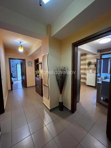 Închiriez apartament 3 camere cu garaj (2 locuri) - 10