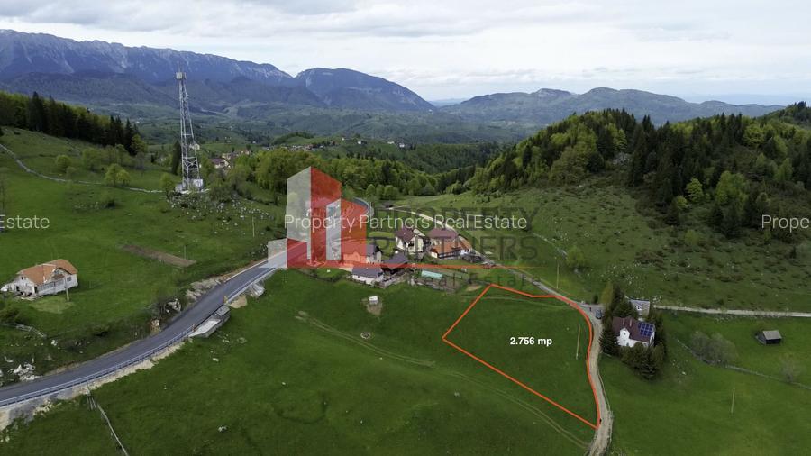 Teren Fundata cu vedere la muntii Bucegi - 2