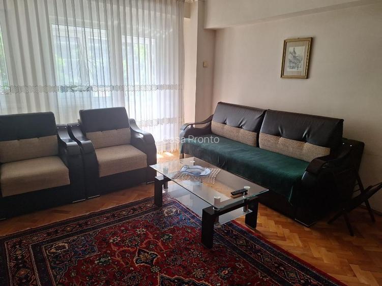 De inchiriat Apartament 3 camere, zona Centru. - 2