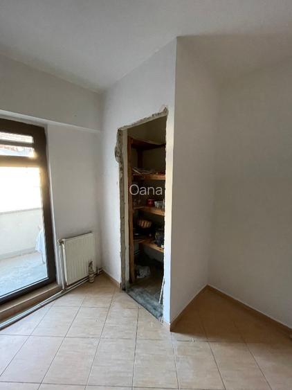 Apartament 3 camere decomandat Bdul Traian - vedere Pietricica - 2