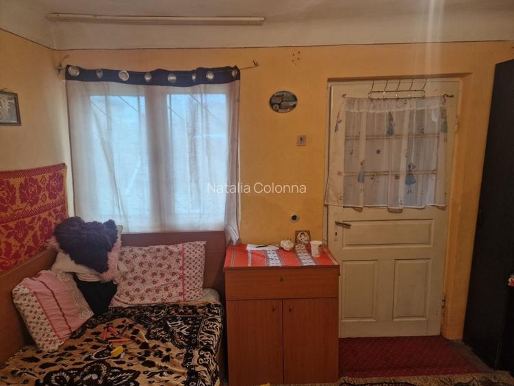 Vând casa la curte batraneasca locuibila - 13