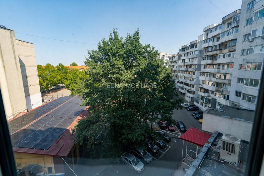 Apartament 3 camere transformat in 2 camere – Bd. Cosminului - 12