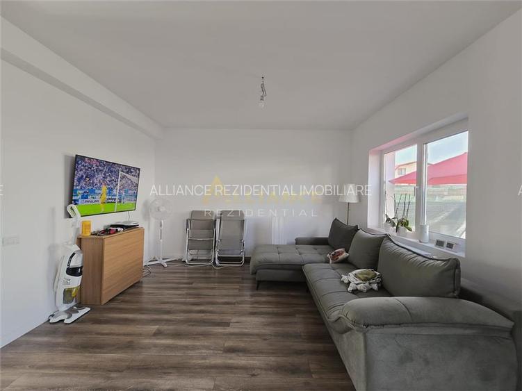 Duplex cu perete dublu- 4 camere - 2 bai - apa curenta  - pod - 10