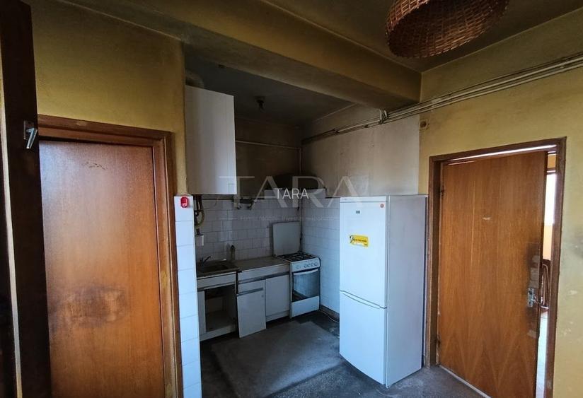 Apartament generos cu 4 camere și garaj inclus, zona Centrala - 2