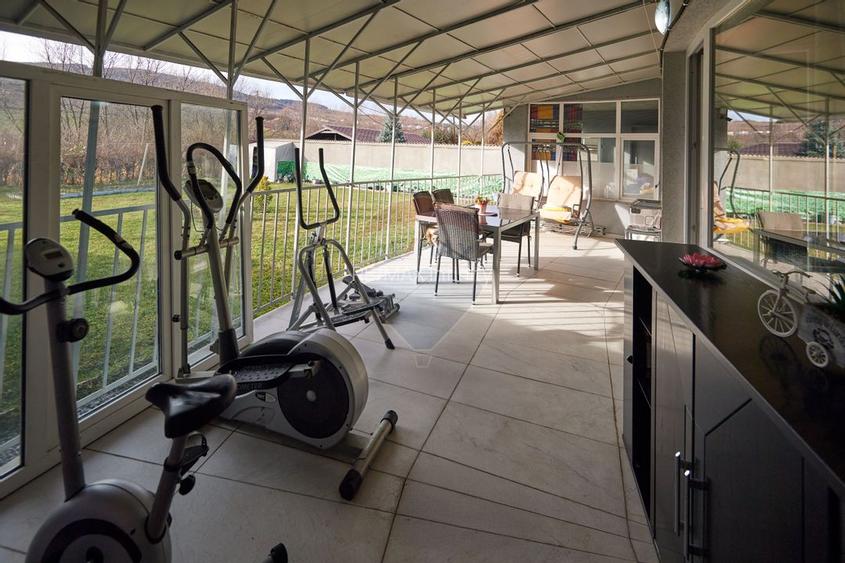 Cladire de vanzare in zona de nord 390 mp, curte generoasa - 9