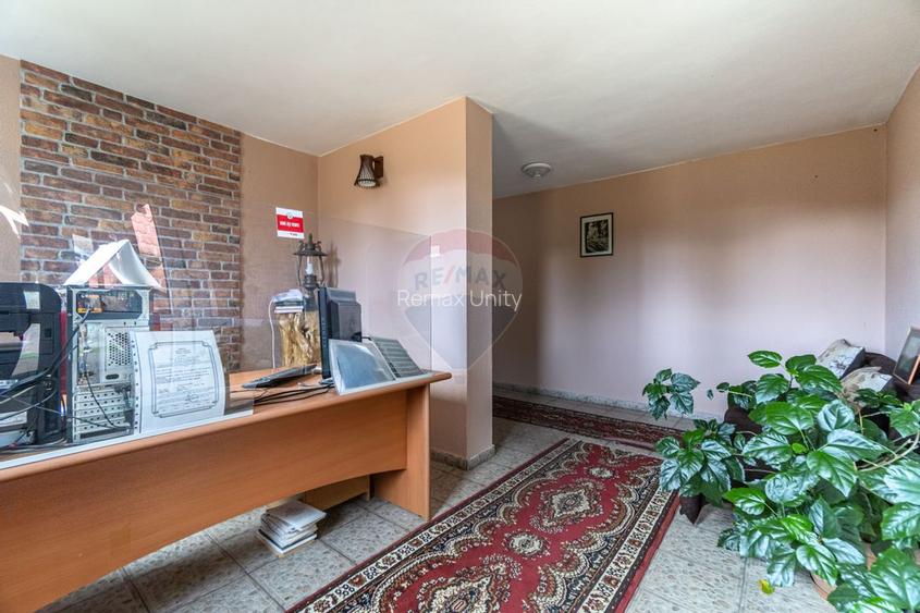 Unitate turistică cu 20 camere de vânzare în Timisu de Jos, DN1 - 10