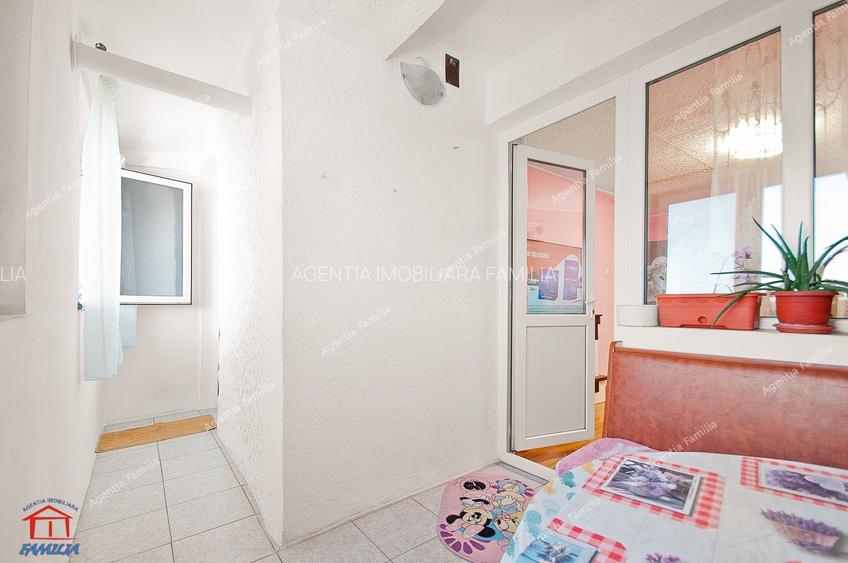 Apartament spatios, renovat, 4 camere, decomandat, etaj 4, Micro 39 - 2