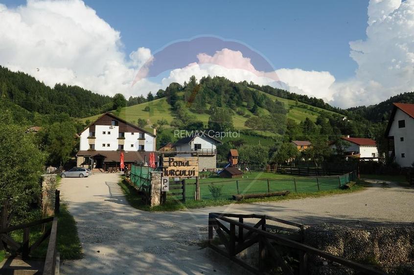 Hotel / Pensiune cu 18 camere de vânzare in Moieciu, Brasov - 4
