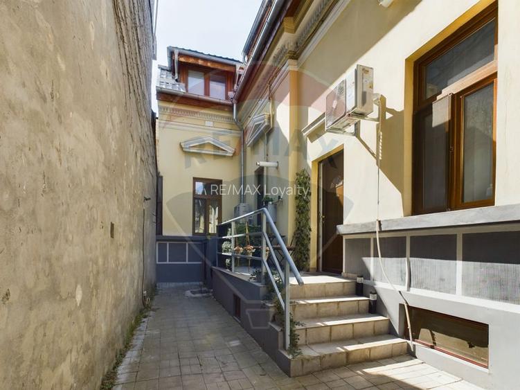 De vanzare Casa Vila București S+P+M in Sector 1 - 7