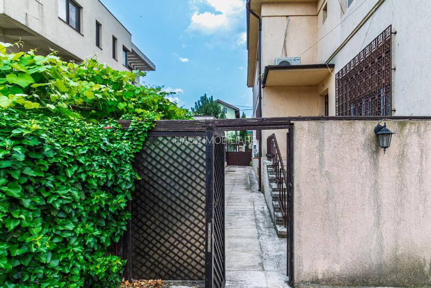 Vilă tip bloc 12 camere, 2 garaje 2 boxe  zona Tomis 1  Flămânda - 30