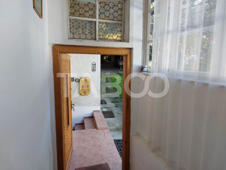 Casa de vanzare cu 2 apartamente separate si teren 544 mp Cisnadioara
